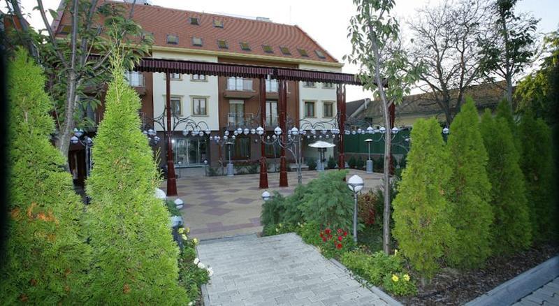 Hotel Óbester Debrecen Exterior foto